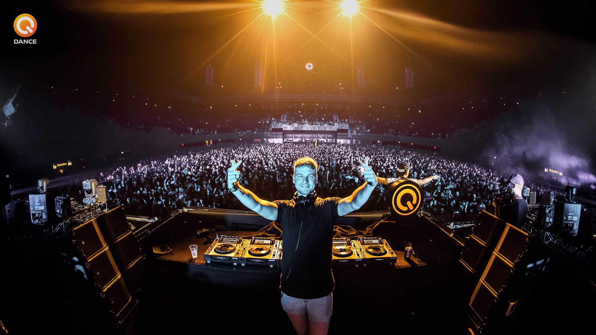 KELTEK in front of the crowd — photo by Alex van Oostrum
