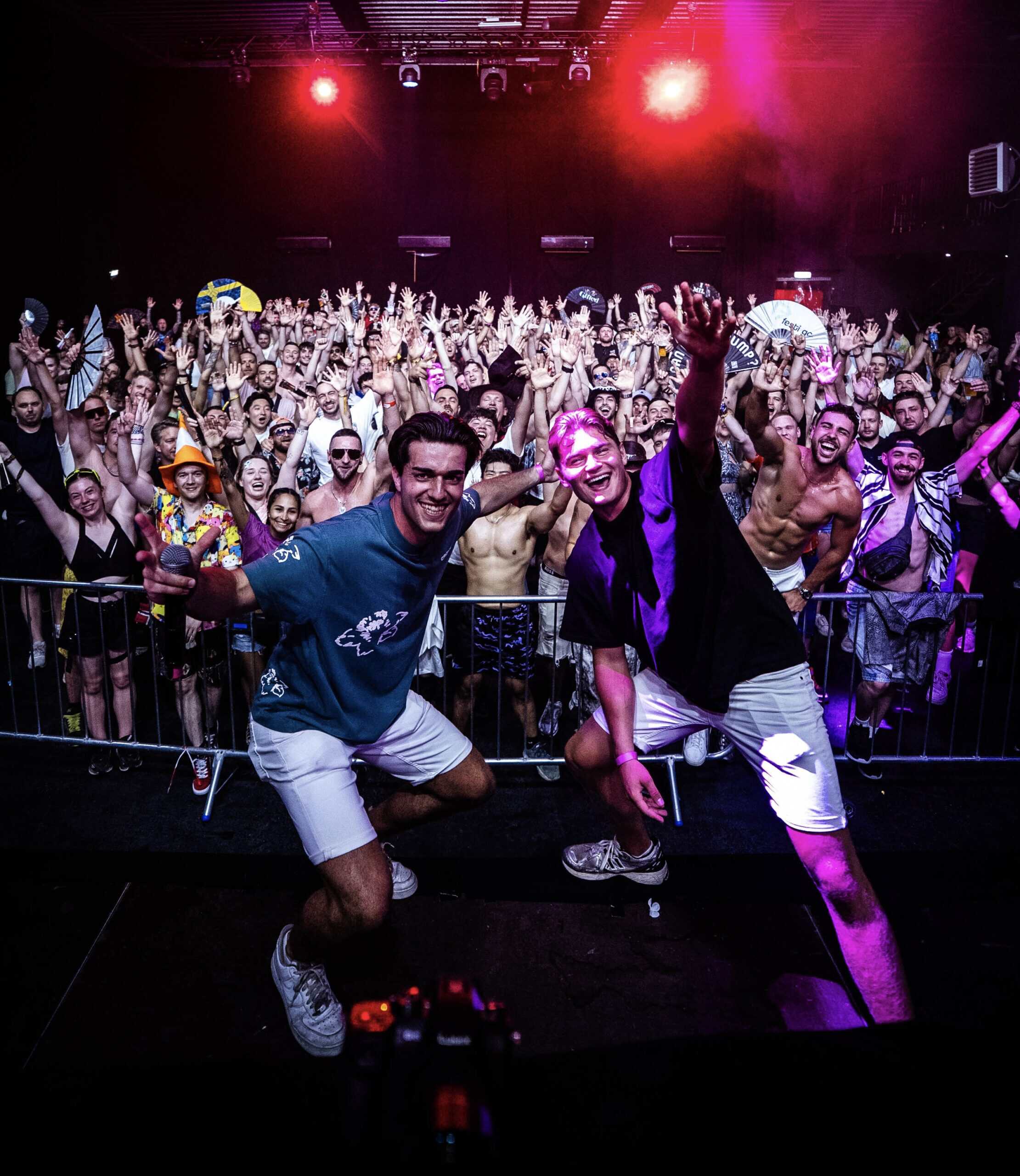 DÂVINØ with the audience at a live event
