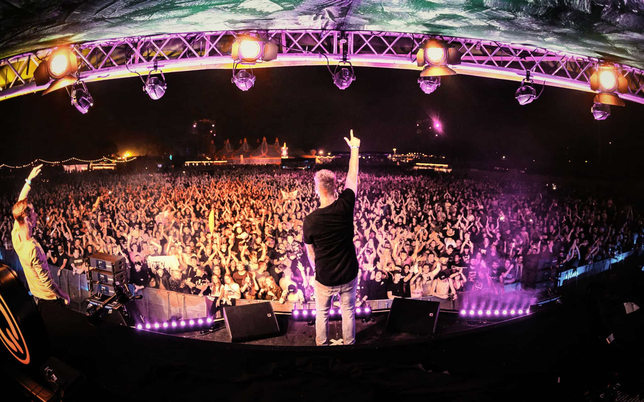 KELTEK facing the crowd at Q-BASE 2018